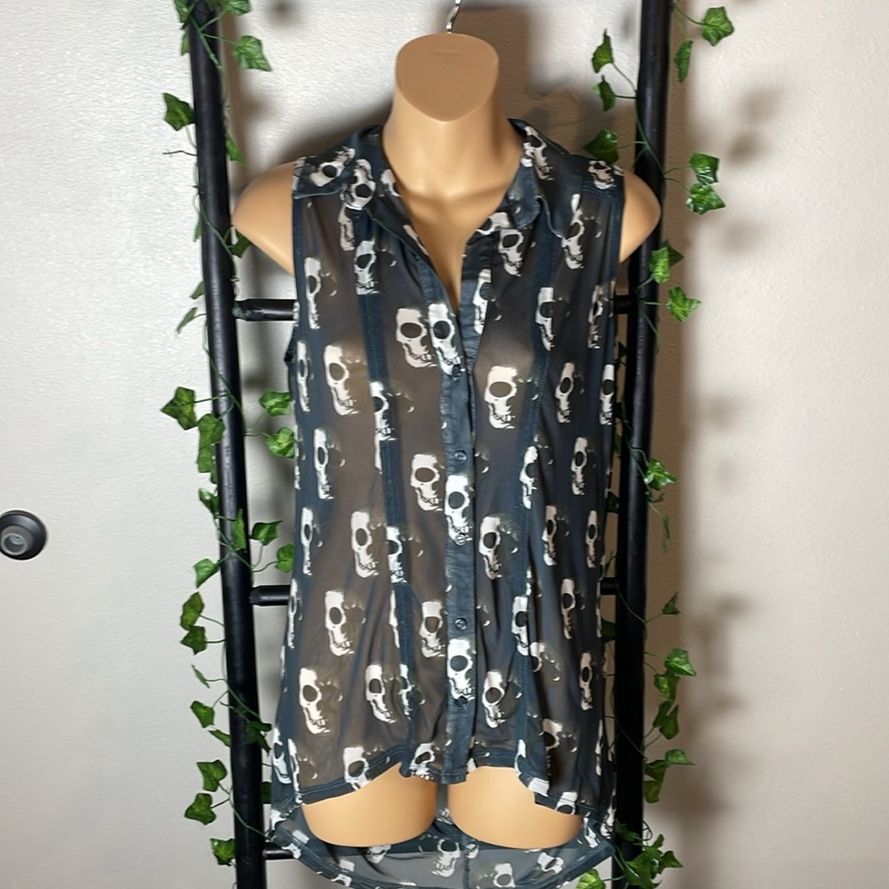 Liberty Love Sheer Gothic Chick Skull top Size Large EUC